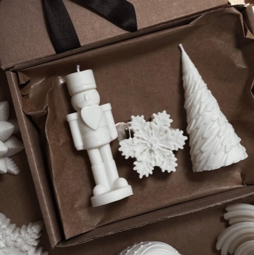 Dekoratif mum Kardan Adam +Çam Ağaç Kar tanesi Toplam 3 Parça