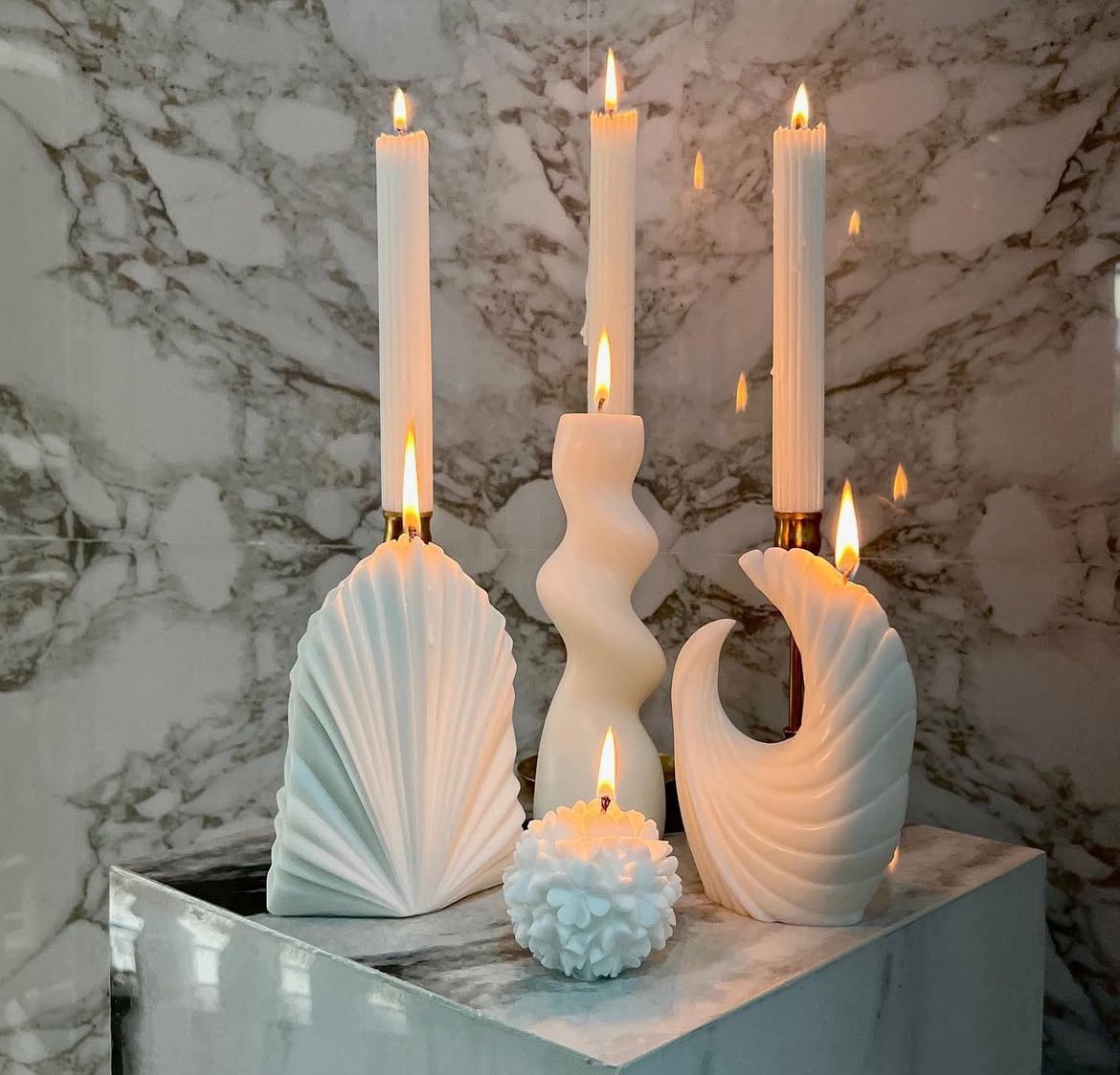 Şamdanlık Mum 3 Adet +Palm 1 adet +Ay mum 1 Adet +Eğlimli Mum 1 Adet +Gül 1 Adet toplam 7 parça