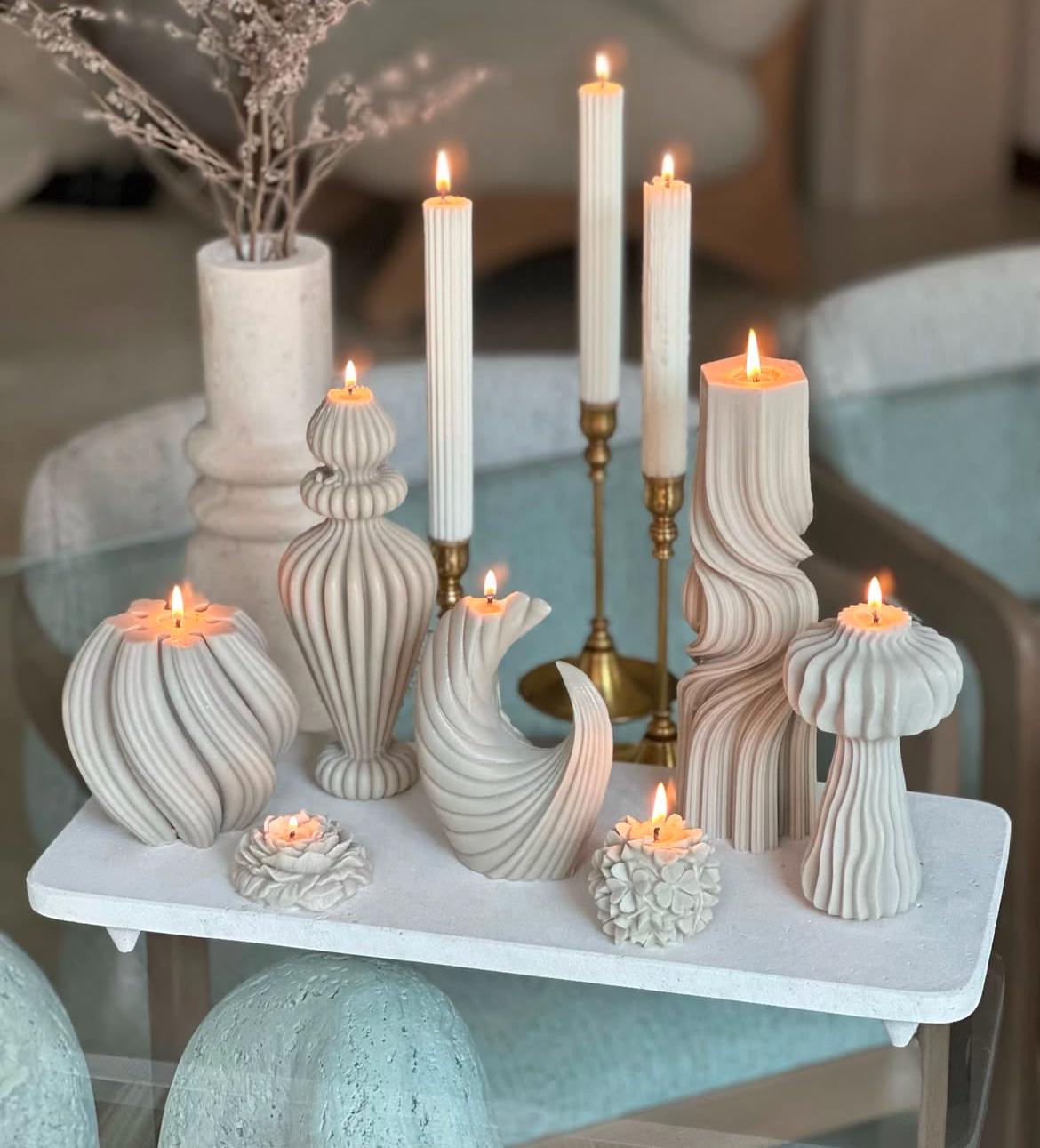 Şamdanlık Mum 3 Lü +Dalga model yuvarlak 1 Adet +Marako model Vazo 1 Adet + Ay model 1 Adet +Şakaik 1 Adet + Gül 1 Adet +Dalga model 1 Adet topalm 9 parça