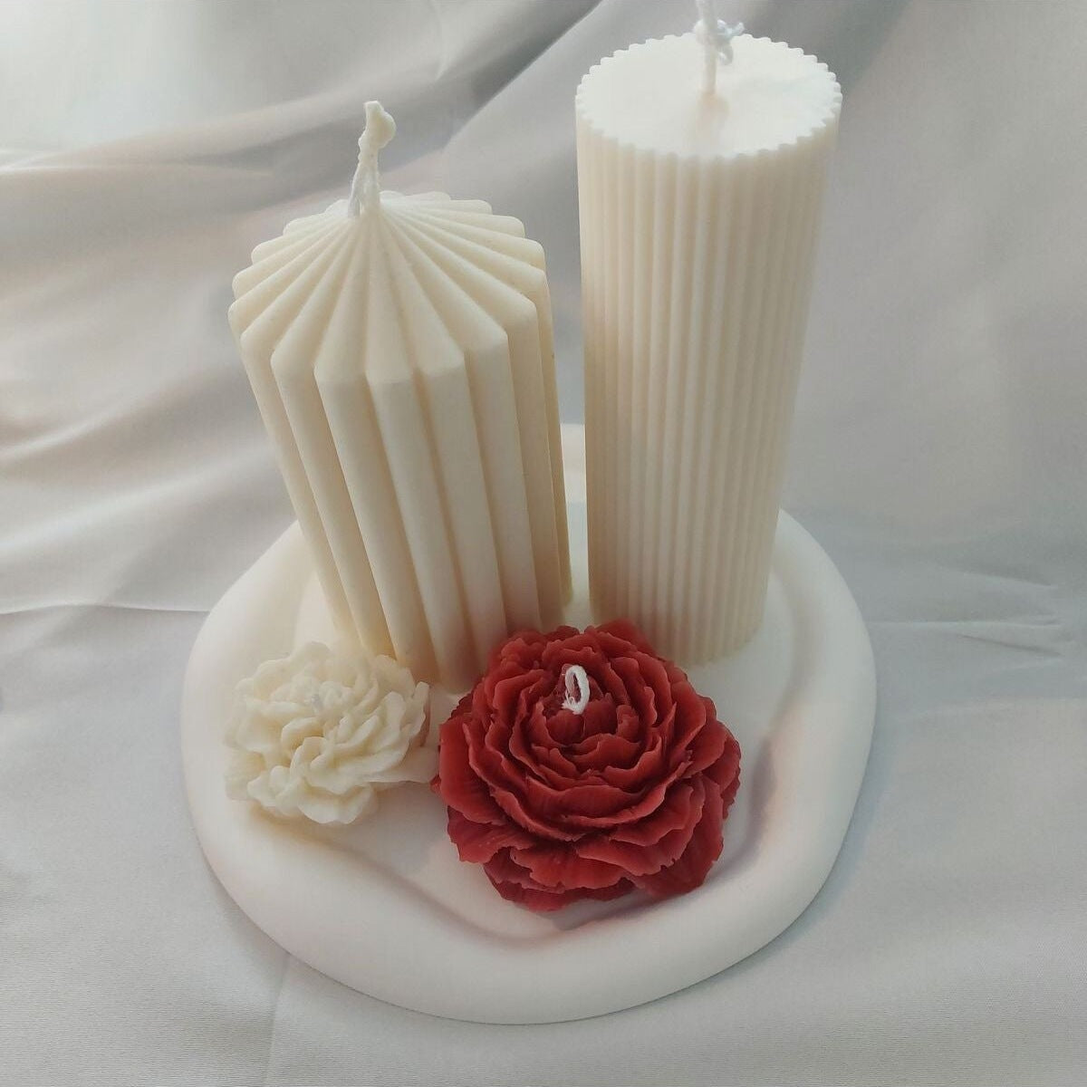 Dekoratif Mum Çokgen Mum ve Şakayık Çiçek ve Çimek 4'lü Set 20x6 cm 15x6 cm 10x10 cm