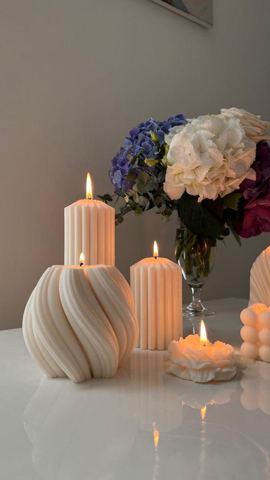 Dekoratif Mum 1 Adet Dalga model Mum+ 1 Adet çokgen mum 20 Cm +1 Adet çokgen 15 Cm Mum + 1 Adet Şakaik toplam 4 parça