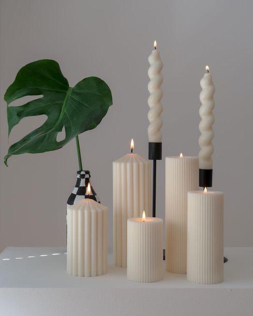 Dekoratif Mum 1 Adet çokgen mum 20 Cm +1 adet çokgen mum 15 Cm +1 Adet Çokgen mum 10 +2 Adet Şamdan Mum Burgu model +1 Adet çok gen 20 Cm +1 adet çokgen 15 Cm toplam 7 parça