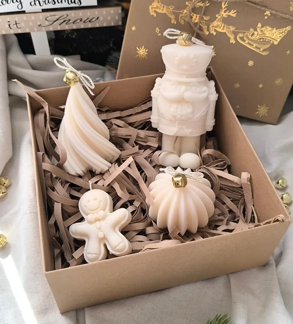 Dekoratif Mum Kardan Adam+Küçük Adam +Çam Ağaç+Yuvarlak model Toplam 4 parça