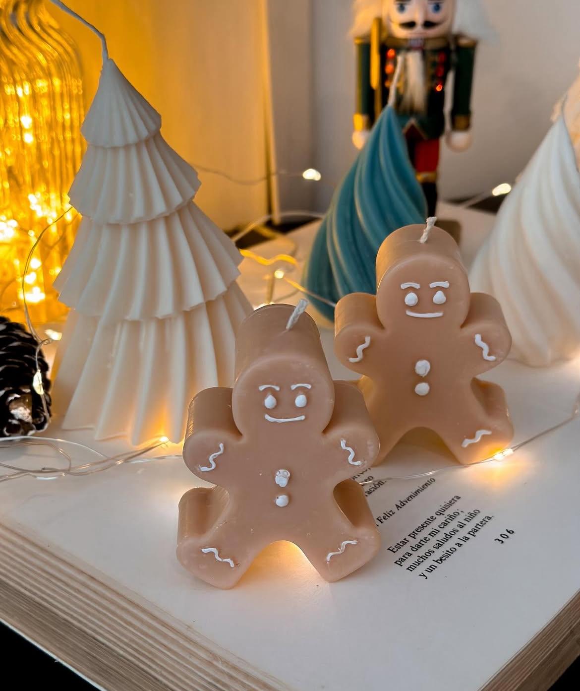 Dekoratfi Mum Çam ağaç +Küçük Adam Toplam 3 Parça