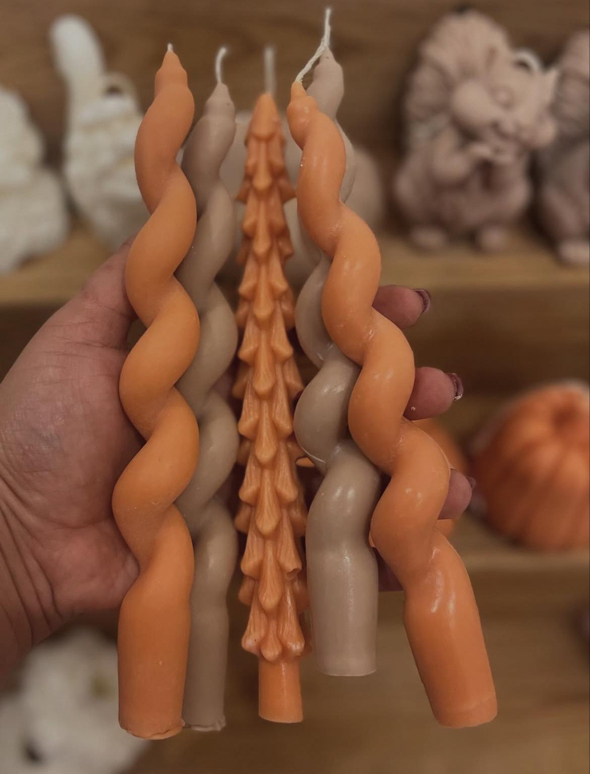 Dekoratif mum yeni yıl  şamanlık mum çam ağacı  modelinde turuncu renk 2 kili