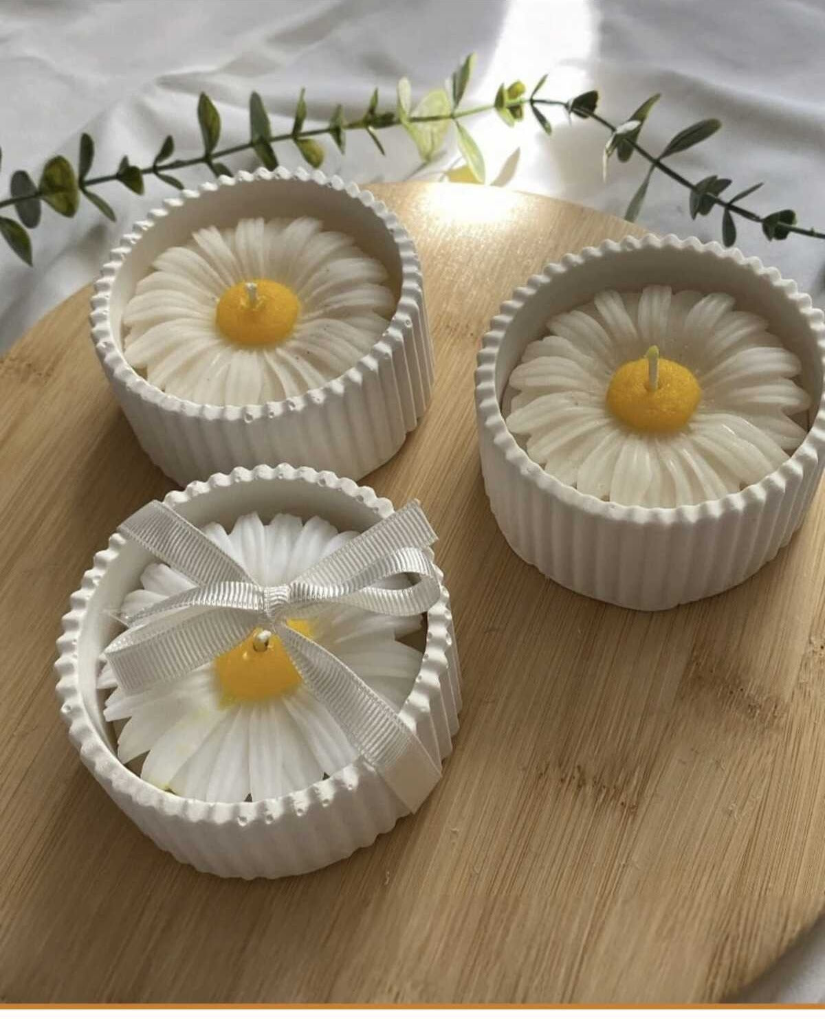 Dekoratif Kase İçinde 1 Edet Papatya Şeklinde Mumluk