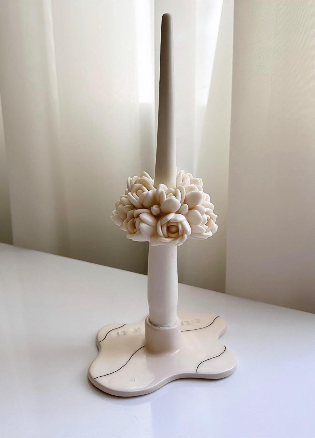 Dekoratif Mum Şamdan Çiçek Desenli 2 Şamdan 25 cm + 2 Çiçek Toplam 4 Parça