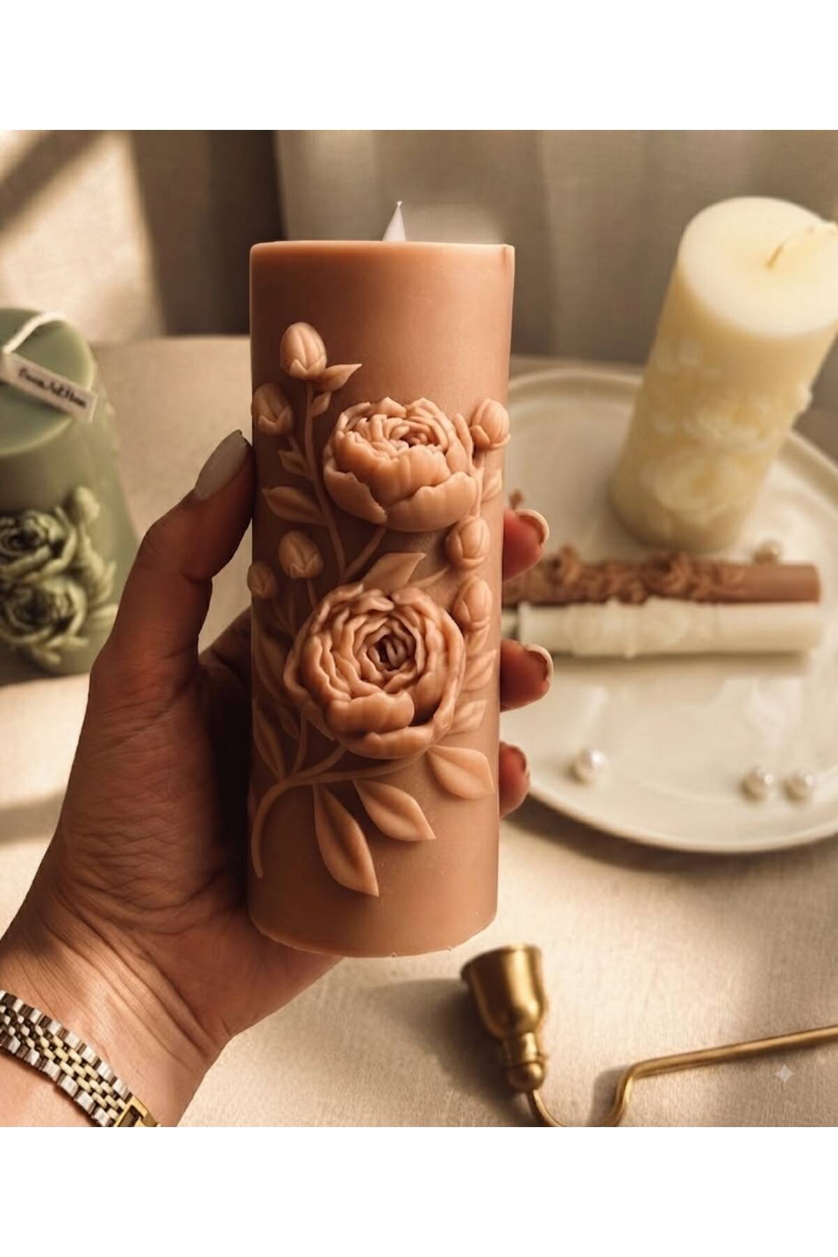 Dekoratif Mum Şamdan Mumu Çiçek Desenli ve Stand Mum 3'lü Set Açık Kahve – görsel 2