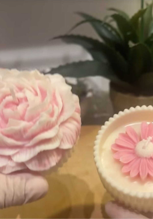 Dekoratif Mumluk Kase İçinde Papatya Mum ve Kapağı Şakayık Çiçek Mum 2 Parca