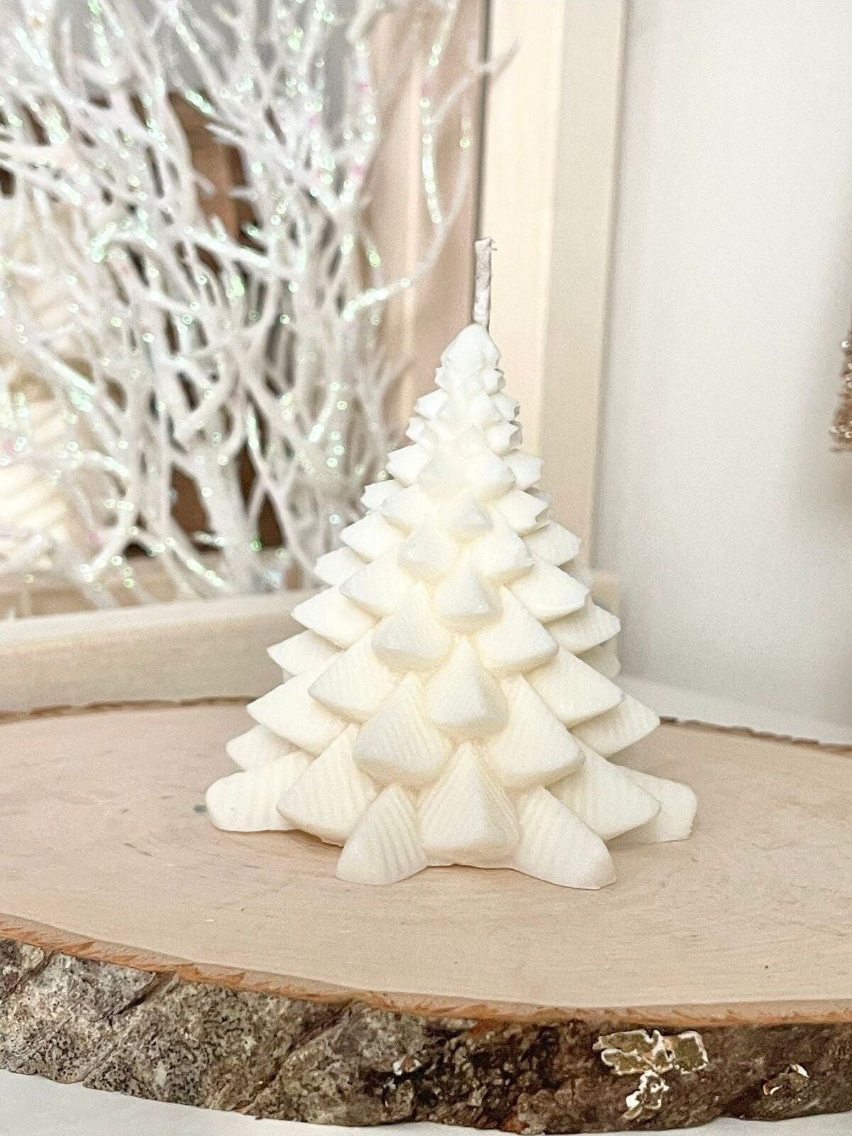 Yılbaşı Temalı Dekoratif Çam Ağacı Mum 10x9 cm Beyaz