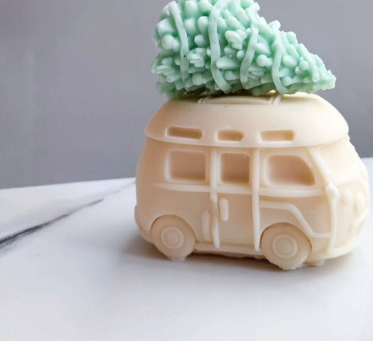 Yılbaşı Temalı Dekoratif Çam Ağacı ve Araba 2'li Mum Seti 10x7 cm Kırık Beyaz